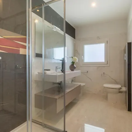 Meridian Unita 6